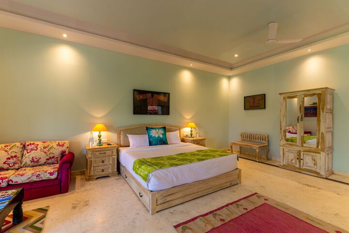 Room 2 of 27