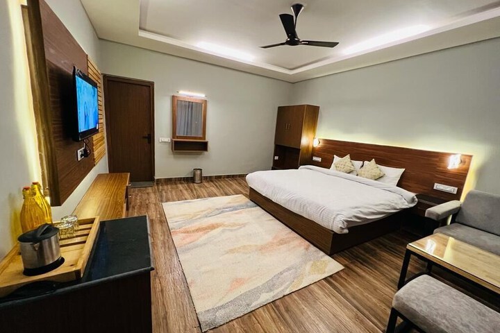 Room 3 of 17
