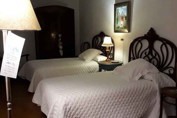 Room 4 of 32
