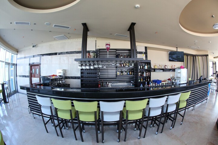 Lounge 23 of 30