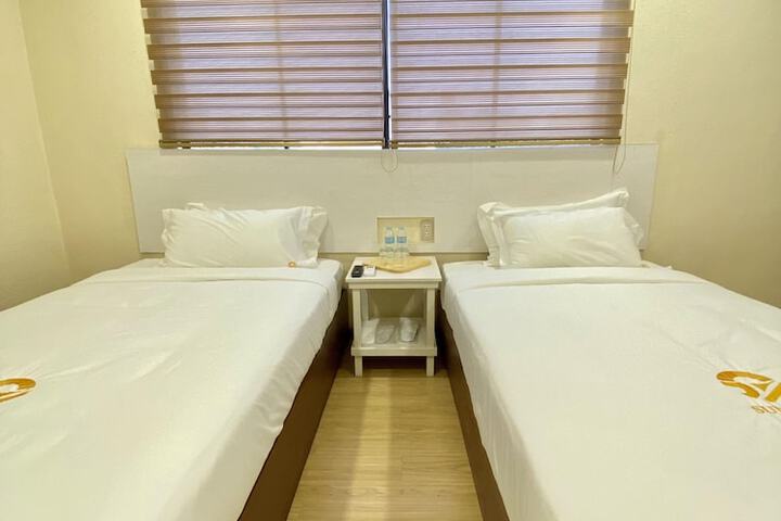 Room 13 of 19