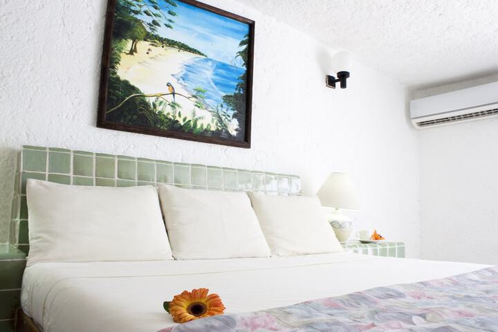 Room 9 of 28