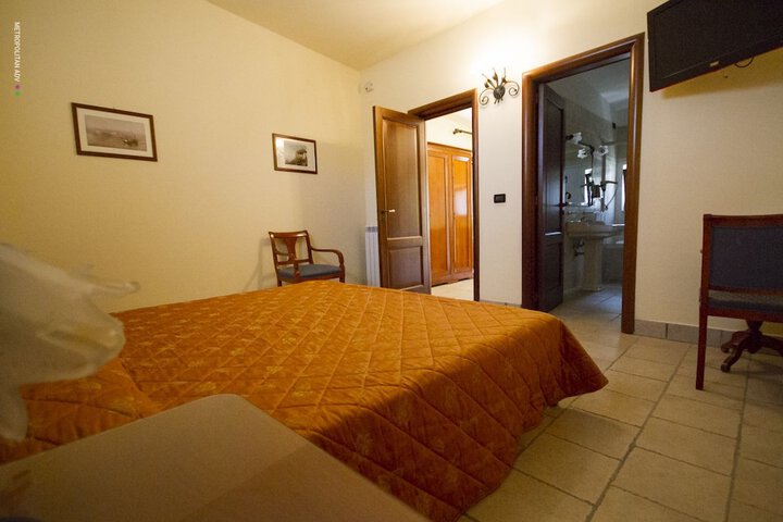 Room 7 of 68
