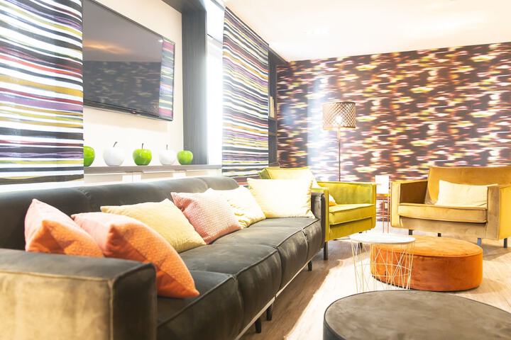 Entrance & Lobby