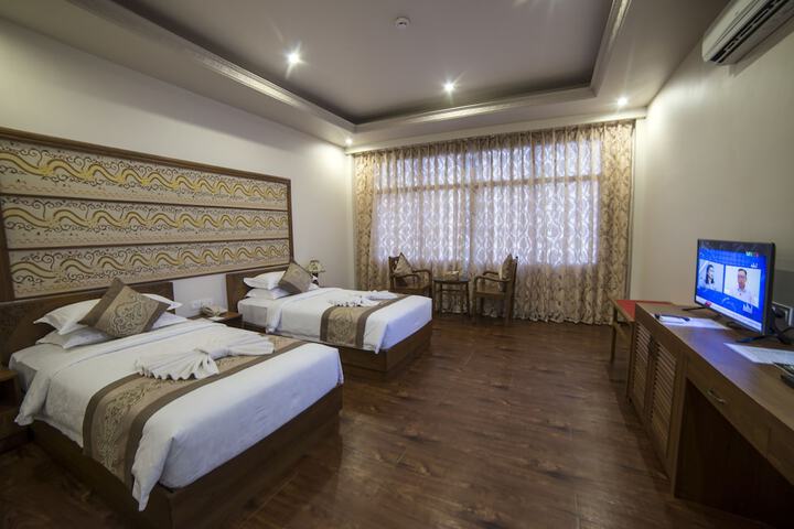 Room 12 of 76
