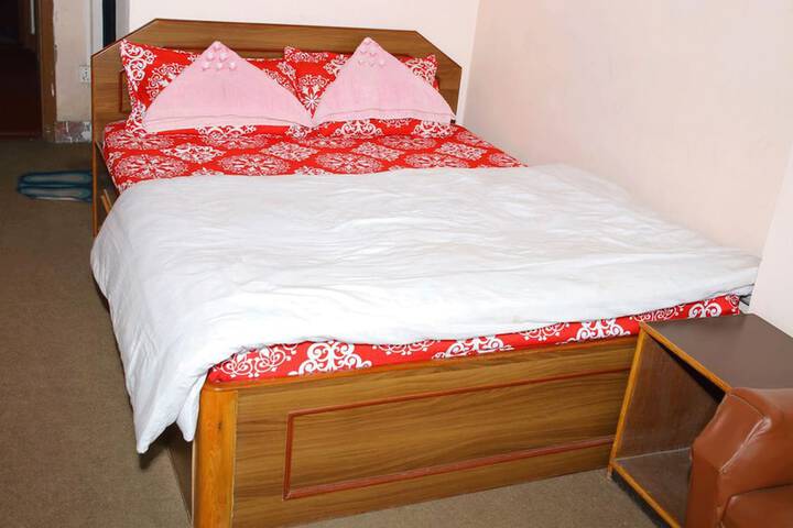 Room 6 of 10