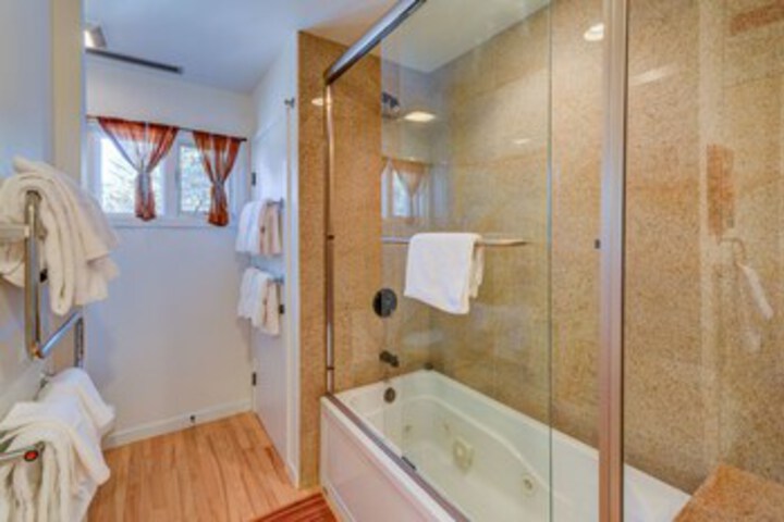 Room 5 of 32