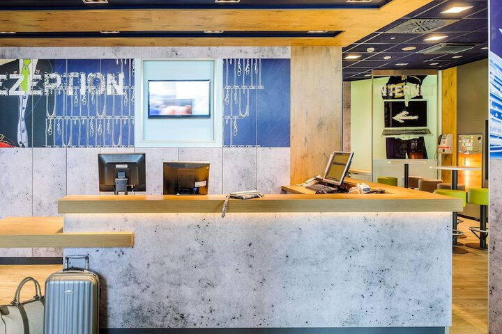 Hotel Entry