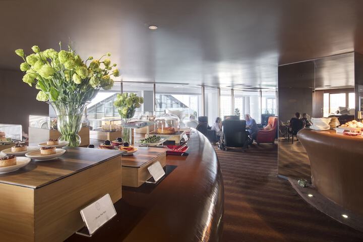 Lounge 194 of 220