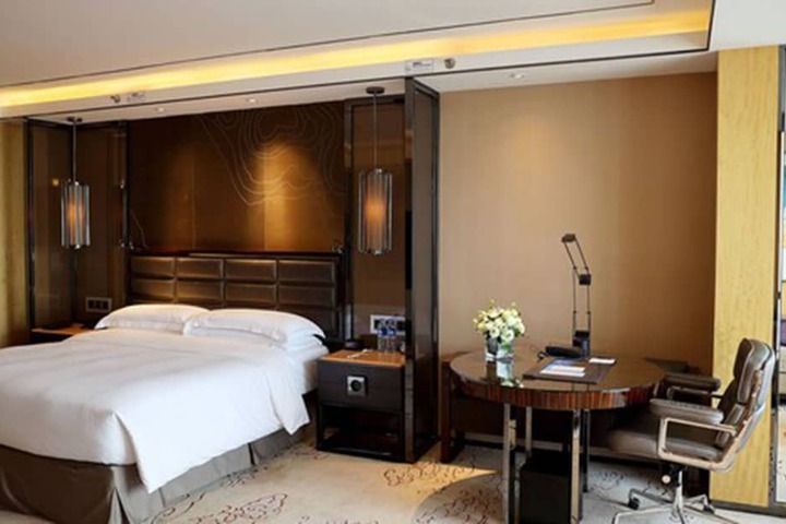 Room 13 of 97