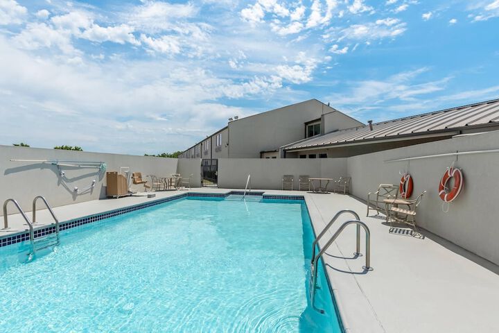 Hotel Pool