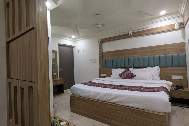 Room 11 of 22