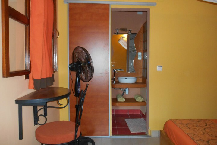 Room 10 of 47