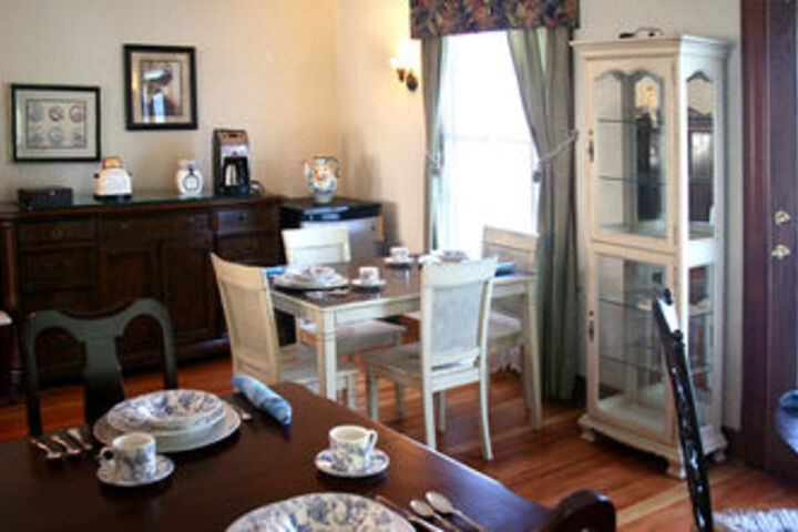 Dining 12 of 42