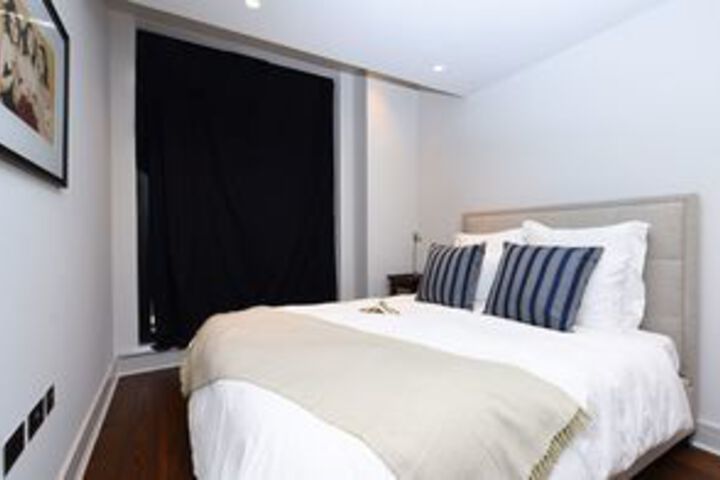 Room 17 of 37