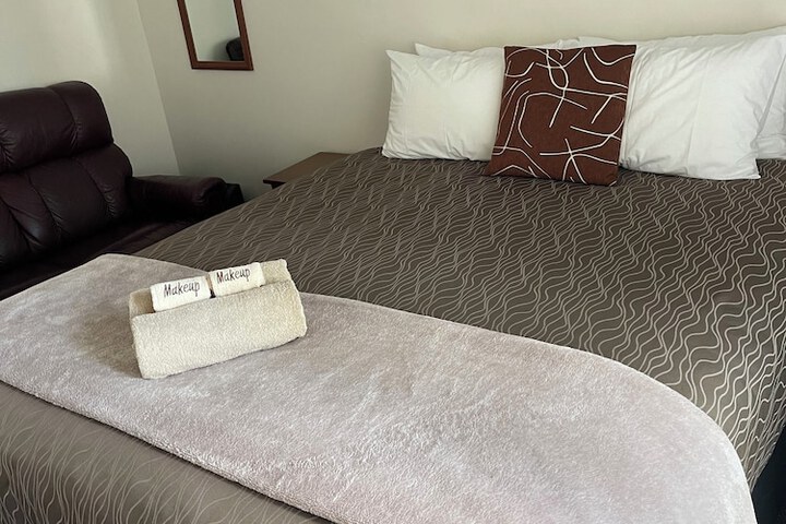 Room 3 of 24