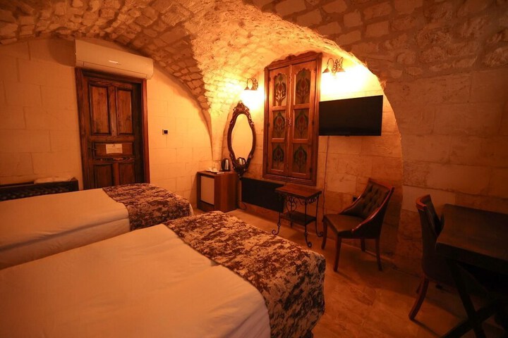 Room 25 of 85