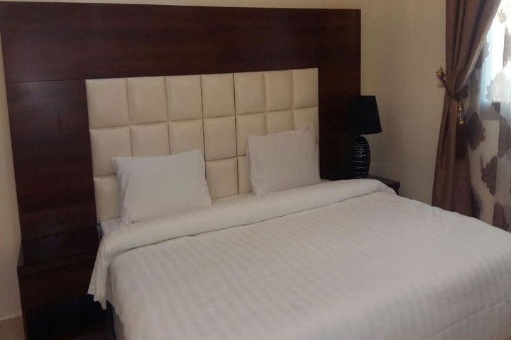 Room 6 of 18