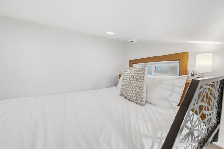 Room 5 of 173