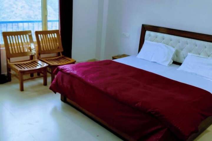 Room 4 of 34