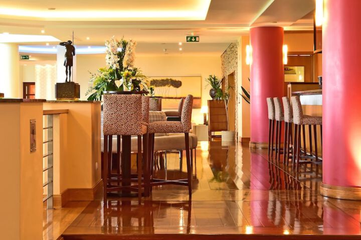 Lounge 340 of 411