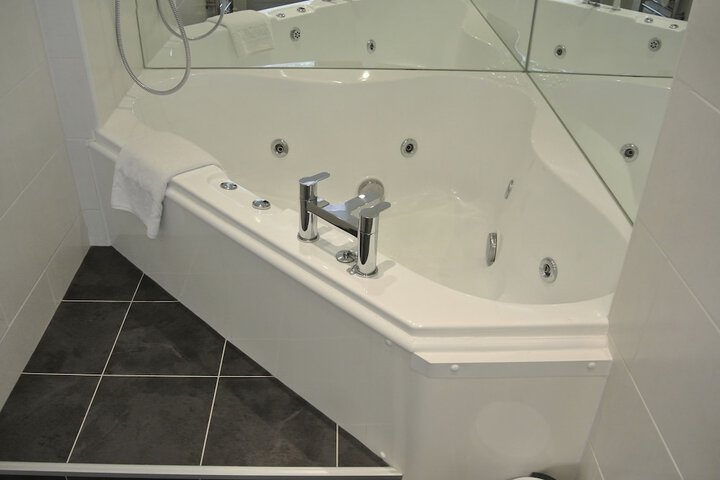 Hot Tub 64 of 97
