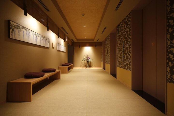 Ballroom/Hall 94 of 102