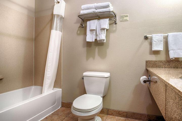 1 King Bed Pillowtop Bed 32 Inch LCD Television High Speed Internet Accessible Microwave and Refrigerator Full Breakfast (2 of 21)