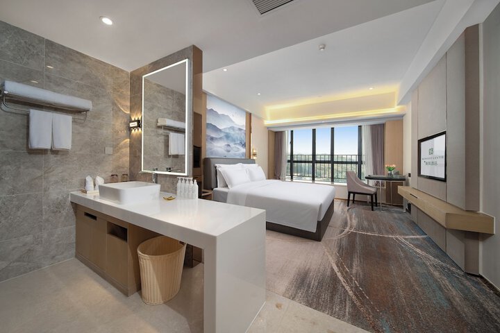 Room 33 of 83
