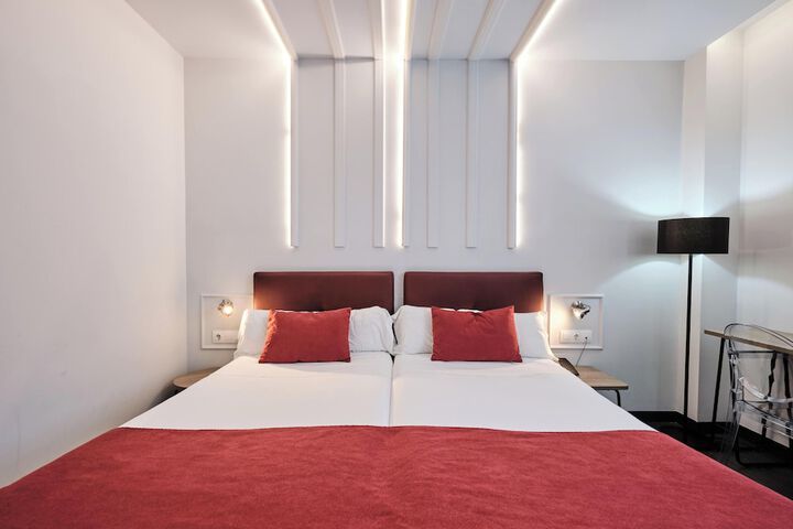 Room 32 of 99