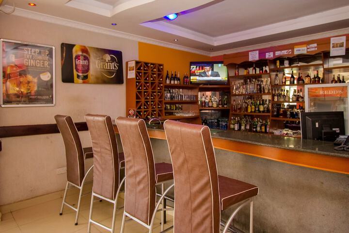 Lounge 58 of 96