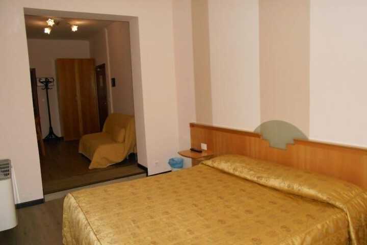 Room 14 of 36