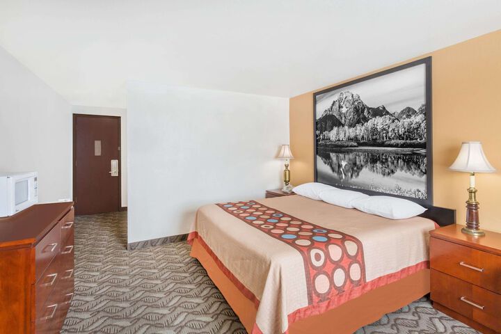 Room 5 of 15