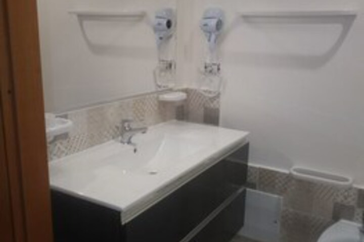 Room 2 of 22