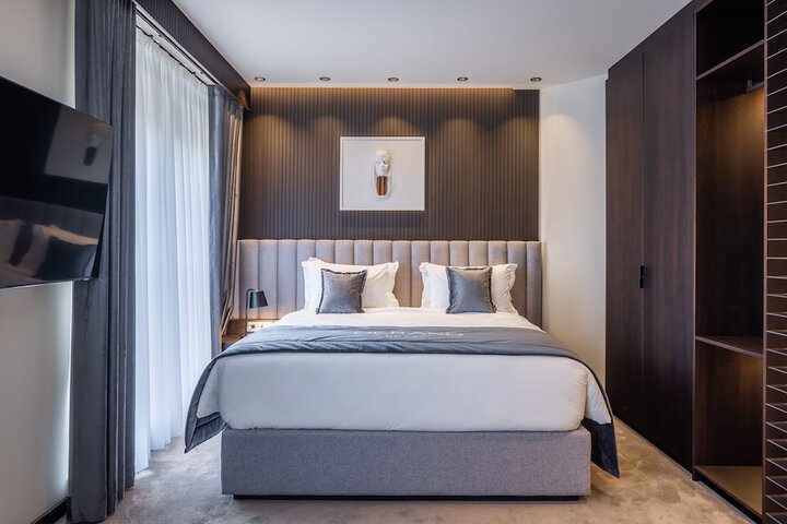 Room 27 of 48