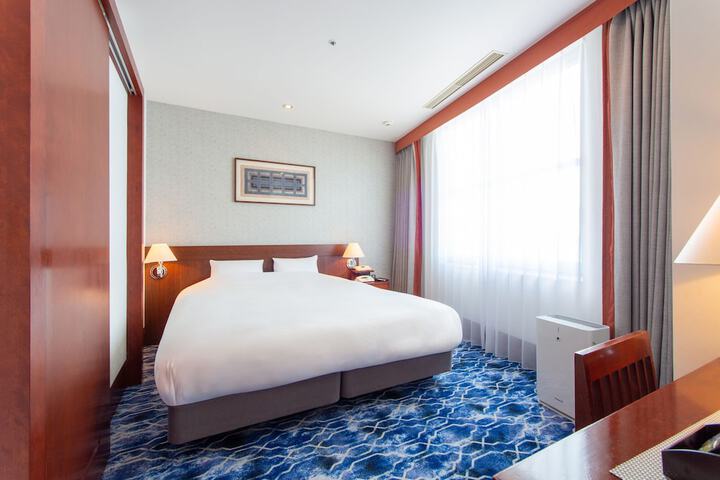 Room 33 of 175