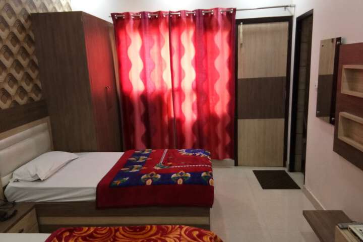 Room 6 of 35