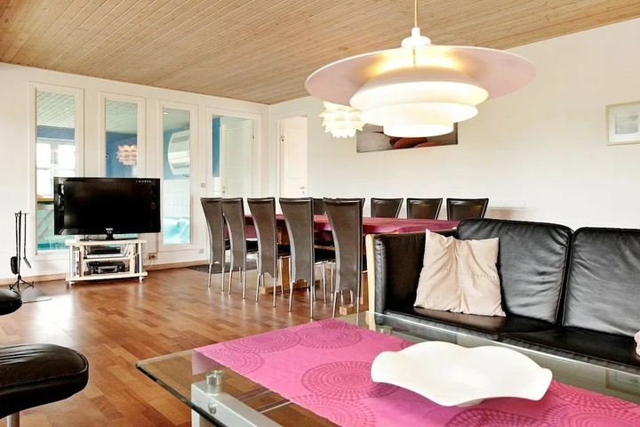 Room 3 of 20