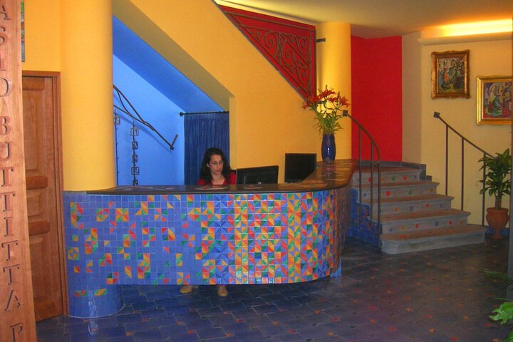 Concierge desk
