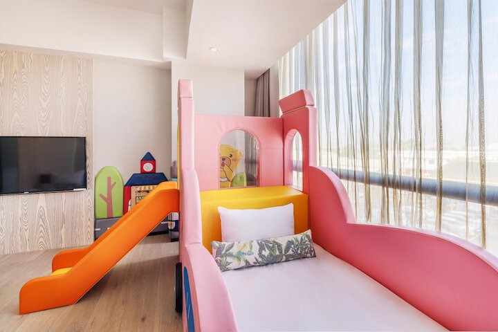 Room 16 of 104