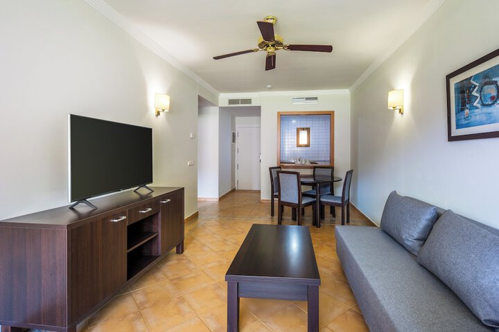 Room 5 of 37