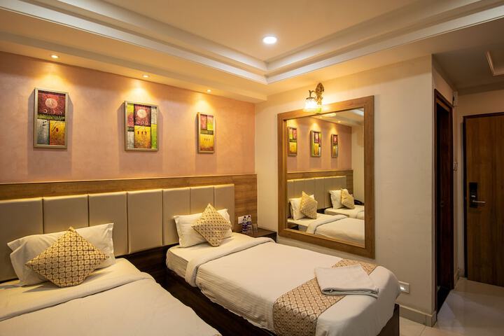 Room 10 of 28