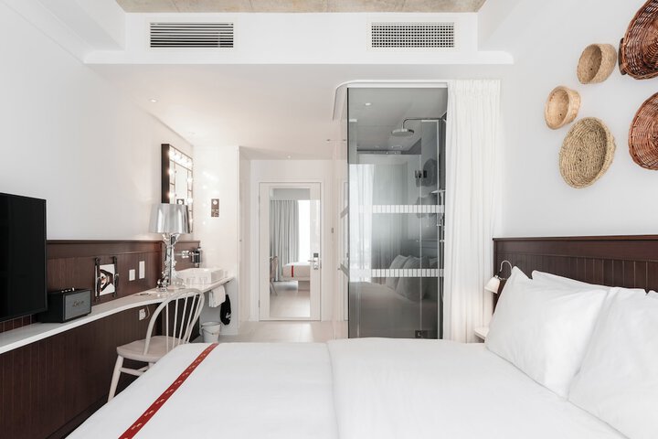 Room 14 of 40
