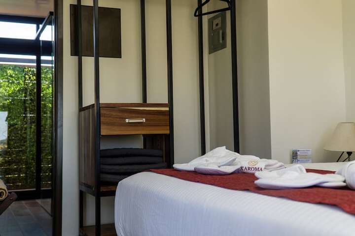 Room 13 of 77