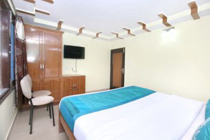 Room 6 of 16