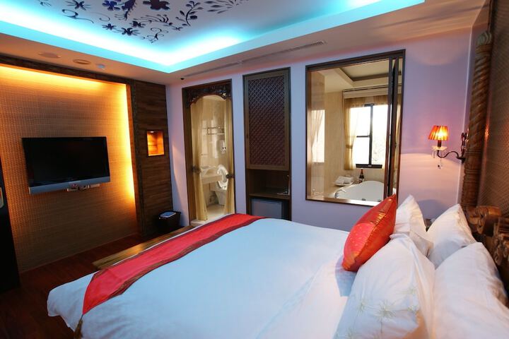 Room 9 of 37