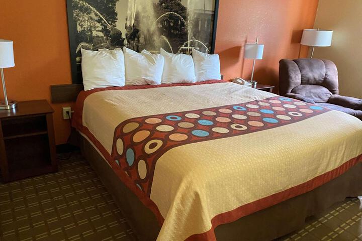 1 King Bed (12 of 16)