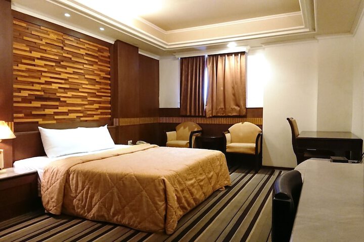 Room 21 of 33
