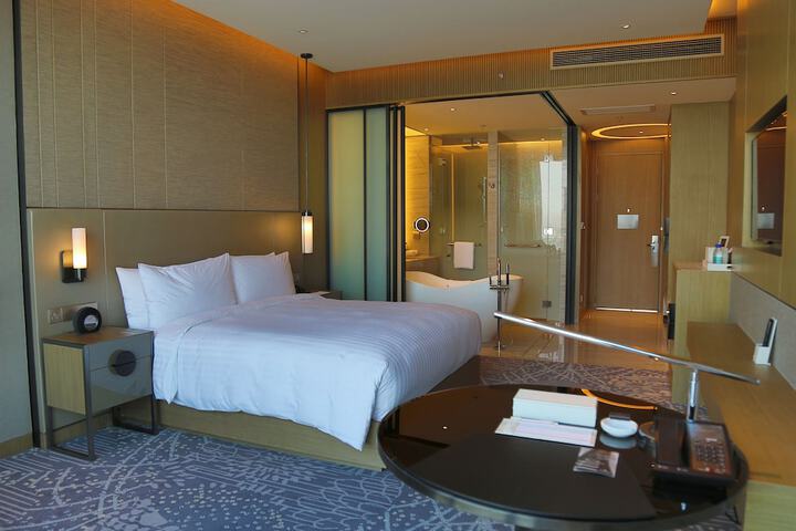 Room 20 of 100