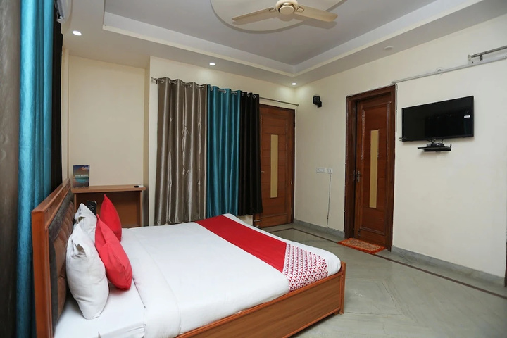 Room 5 of 13